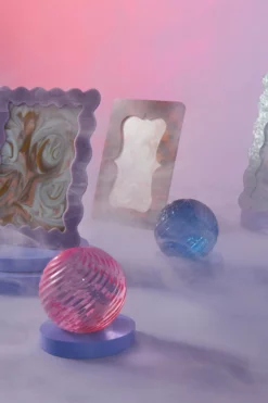 &klevering Pink Sphere Paperweight