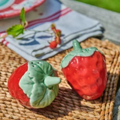 &klevering Strawberry Salt and Pepper Pots 10 &klevering Strawberry Salt and Pepper Pots