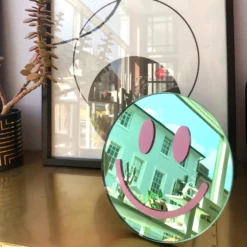 &klevering Standing Smile Mirror - Pink