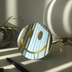 &klevering Standing Smile Mirror - Yellow