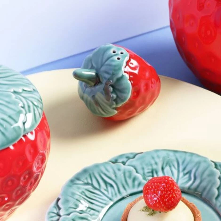 &klevering Strawberry Salt and Pepper Pots 8 &klevering Strawberry Salt and Pepper Pots