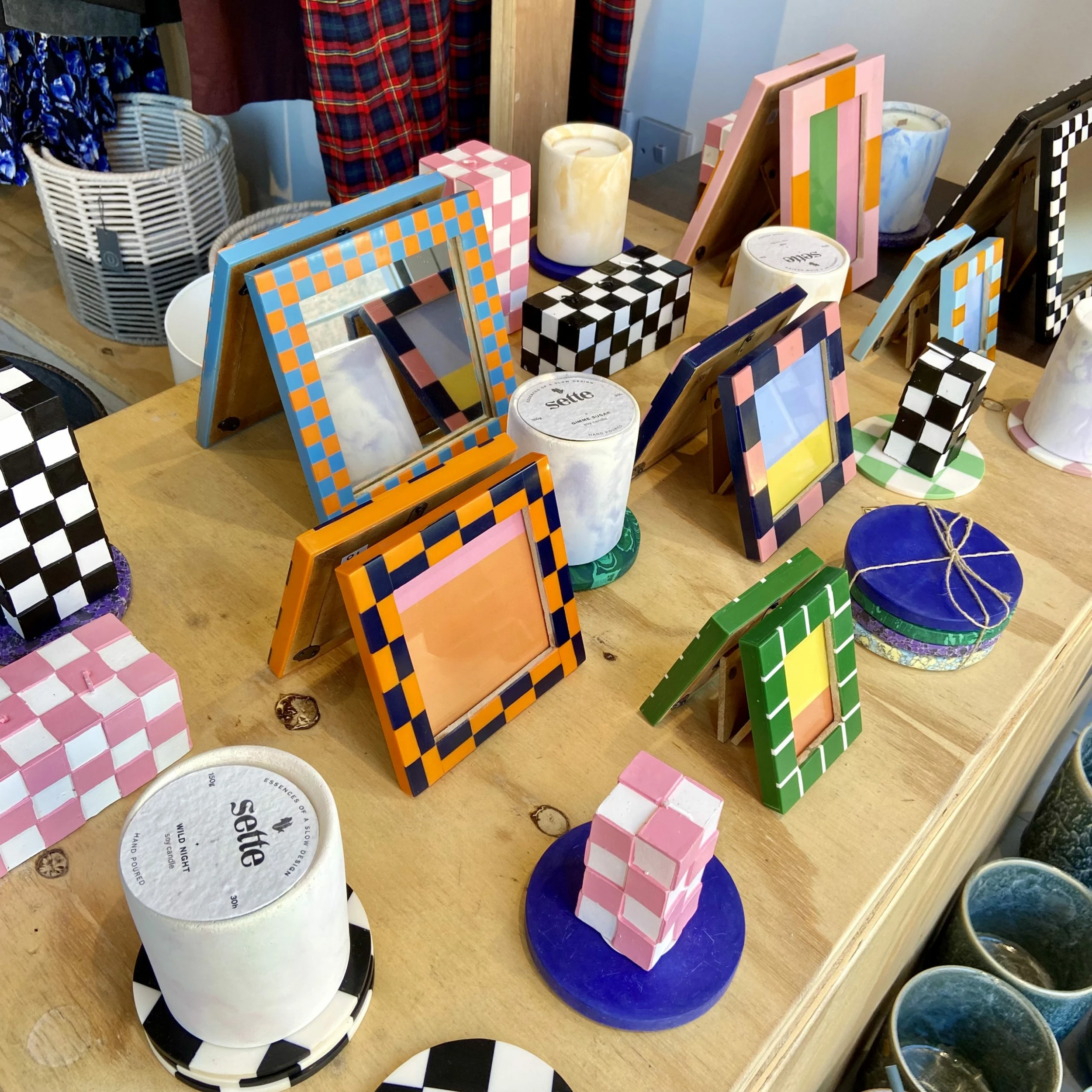 &klevering Small Black Check Candle 4 &klevering Small Black Check Candle